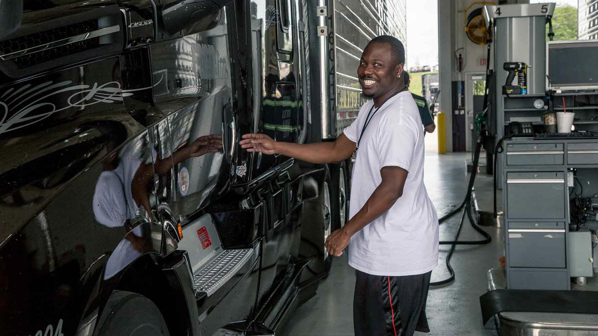 4-things-to-know-during-your-first-year-of-truck-driving-prime-inc