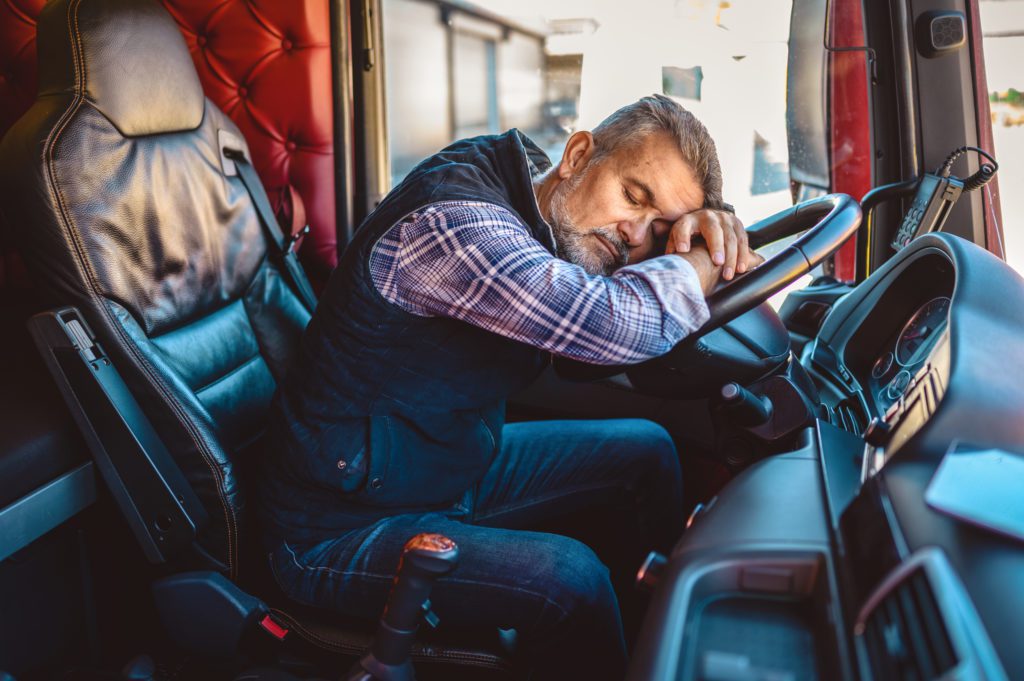 how-to-sleep-in-a-truck-sleep-tips-for-truck-drivers